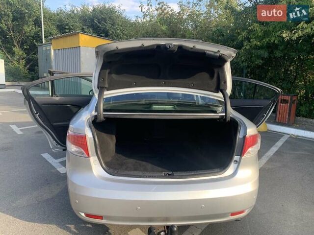 Серый Тойота Авенсис, объемом двигателя 1.8 л и пробегом 275 тыс. км за 7000 $, фото 4 на Automoto.ua
