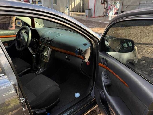 Серый Тойота Авенсис, объемом двигателя 1.8 л и пробегом 260 тыс. км за 6500 $, фото 5 на Automoto.ua