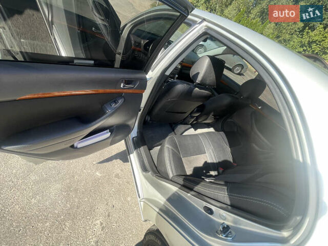 Серый Тойота Авенсис, объемом двигателя 1.8 л и пробегом 254 тыс. км за 7850 $, фото 13 на Automoto.ua