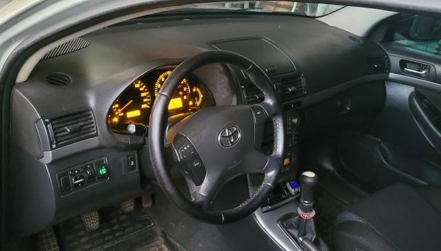 Серый Тойота Авенсис, объемом двигателя 0 л и пробегом 205 тыс. км за 7100 $, фото 1 на Automoto.ua