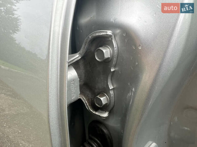 Серый Тойота Авенсис, объемом двигателя 1.8 л и пробегом 225 тыс. км за 7950 $, фото 59 на Automoto.ua