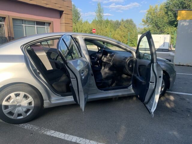 Серый Тойота Авенсис, объемом двигателя 1.8 л и пробегом 275 тыс. км за 7000 $, фото 2 на Automoto.ua