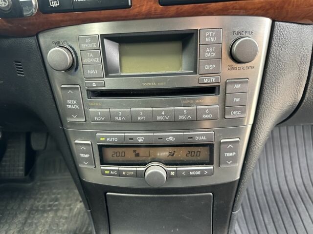 Серый Тойота Авенсис, объемом двигателя 2 л и пробегом 210 тыс. км за 6600 $, фото 11 на Automoto.ua