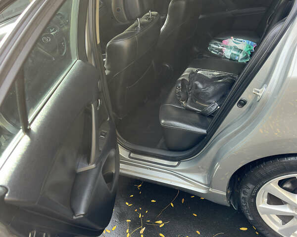 Серый Тойота Авенсис, объемом двигателя 2 л и пробегом 124 тыс. км за 10500 $, фото 11 на Automoto.ua