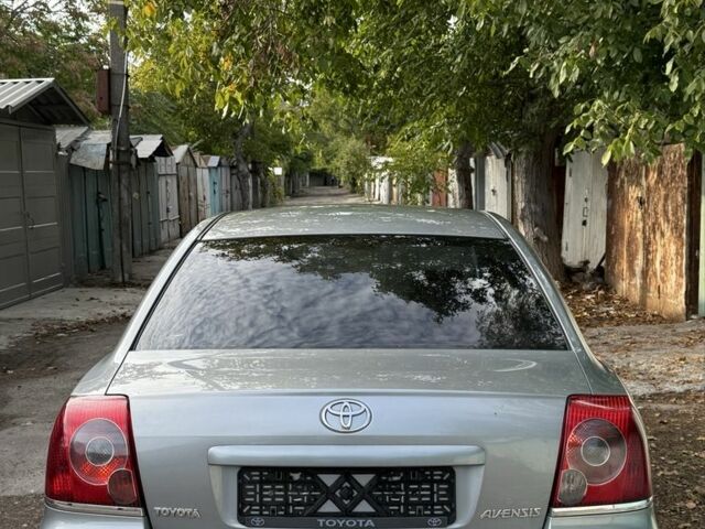 Серый Тойота Авенсис, объемом двигателя 1.8 л и пробегом 258 тыс. км за 6850 $, фото 2 на Automoto.ua