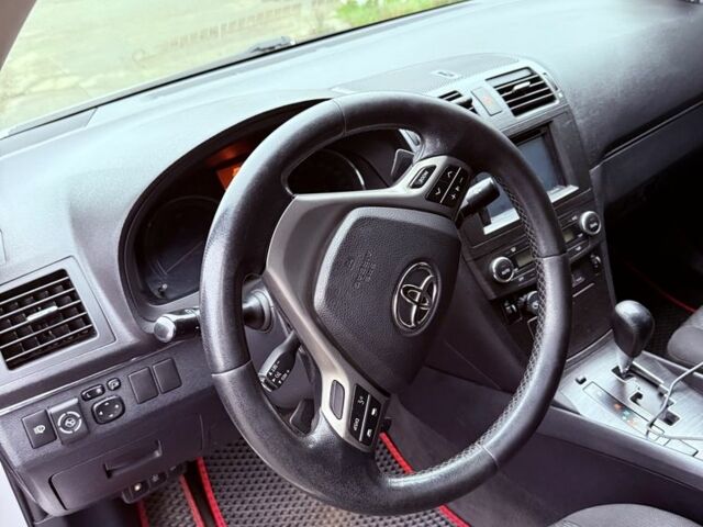 Серый Тойота Авенсис, объемом двигателя 2 л и пробегом 244 тыс. км за 6900 $, фото 5 на Automoto.ua