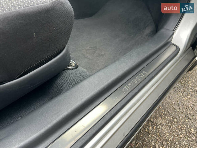 Серый Тойота Авенсис, объемом двигателя 1.8 л и пробегом 225 тыс. км за 7950 $, фото 64 на Automoto.ua