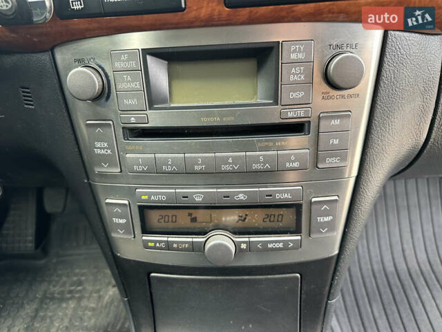 Серый Тойота Авенсис, объемом двигателя 2 л и пробегом 210 тыс. км за 6800 $, фото 13 на Automoto.ua