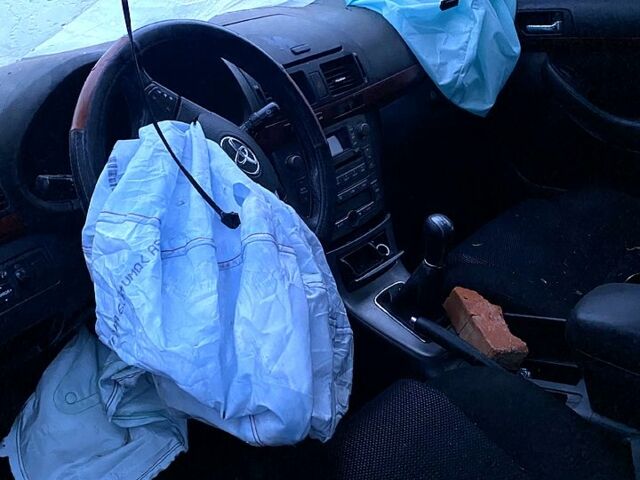 Серый Тойота Авенсис, объемом двигателя 1.8 л и пробегом 210 тыс. км за 2200 $, фото 10 на Automoto.ua