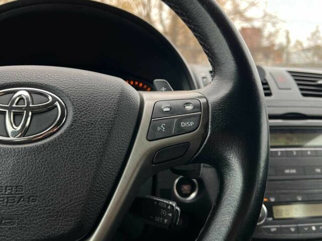 Серый Тойота Авенсис, объемом двигателя 2 л и пробегом 230 тыс. км за 9400 $, фото 9 на Automoto.ua