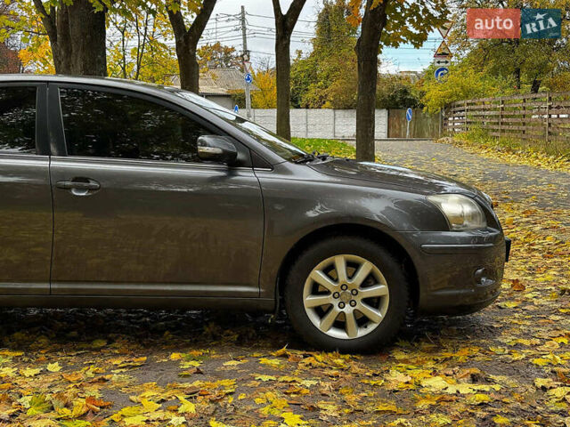 Серый Тойота Авенсис, объемом двигателя 2 л и пробегом 127 тыс. км за 7490 $, фото 2 на Automoto.ua
