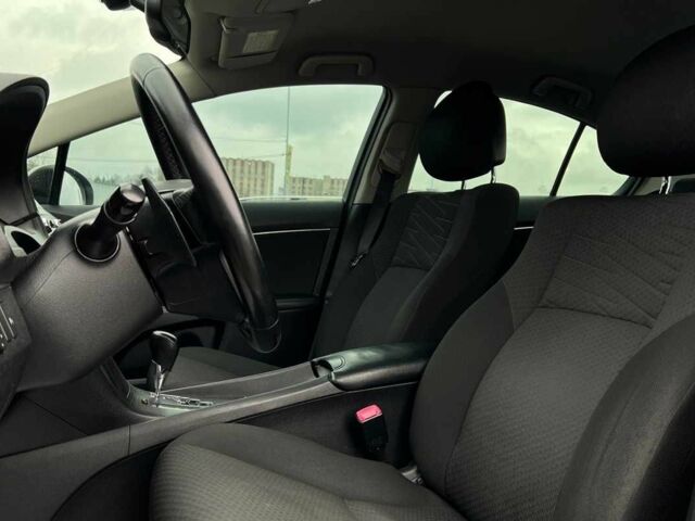 Серый Тойота Авенсис, объемом двигателя 2 л и пробегом 230 тыс. км за 9400 $, фото 6 на Automoto.ua