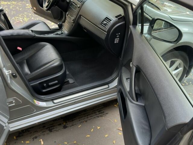 Серый Тойота Авенсис, объемом двигателя 2 л и пробегом 124 тыс. км за 10400 $, фото 11 на Automoto.ua