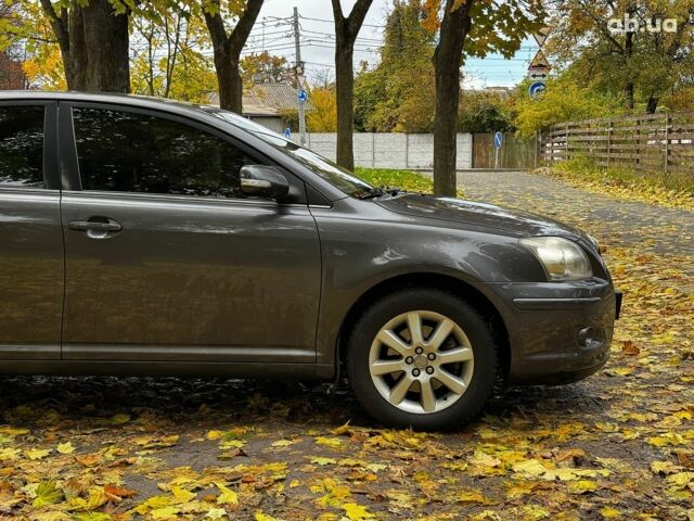 Серый Тойота Авенсис, объемом двигателя 2 л и пробегом 127 тыс. км за 7490 $, фото 3 на Automoto.ua