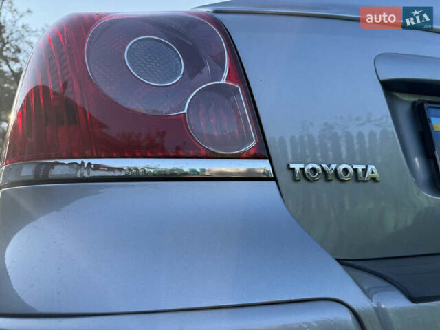 Серый Тойота Авенсис, объемом двигателя 1.79 л и пробегом 225 тыс. км за 7500 $, фото 17 на Automoto.ua