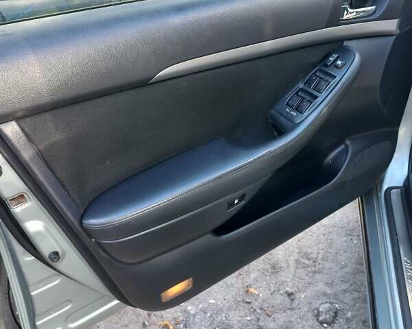 Сірий Тойота Авенсіс, об'ємом двигуна 1.79 л та пробігом 303 тис. км за 6500 $, фото 2 на Automoto.ua