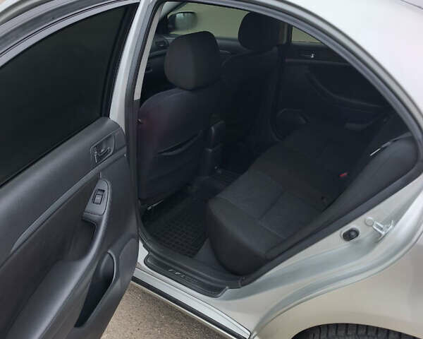 Серый Тойота Авенсис, объемом двигателя 1.79 л и пробегом 372 тыс. км за 6200 $, фото 10 на Automoto.ua