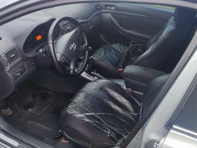 Серый Тойота Авенсис, объемом двигателя 1.8 л и пробегом 297 тыс. км за 4400 $, фото 4 на Automoto.ua