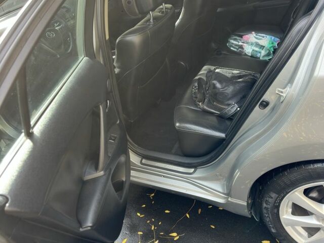 Серый Тойота Авенсис, объемом двигателя 2 л и пробегом 124 тыс. км за 10400 $, фото 7 на Automoto.ua