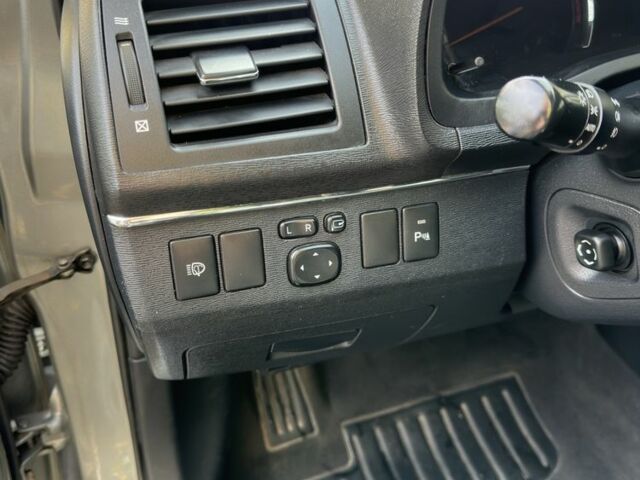 Серый Тойота Авенсис, объемом двигателя 2 л и пробегом 124 тыс. км за 10400 $, фото 5 на Automoto.ua