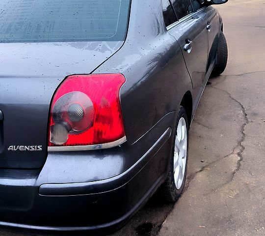 Серый Тойота Авенсис, объемом двигателя 2 л и пробегом 340 тыс. км за 10000 $, фото 7 на Automoto.ua