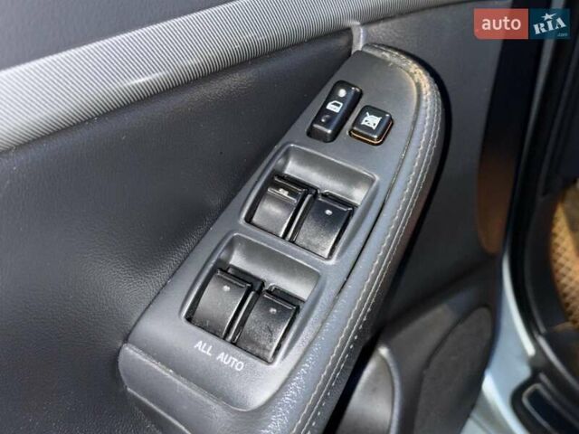 Серый Тойота Авенсис, объемом двигателя 1.6 л и пробегом 300 тыс. км за 5250 $, фото 27 на Automoto.ua