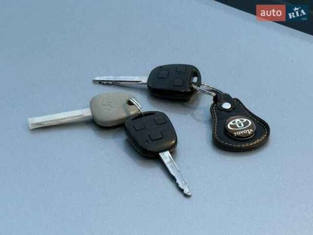 Серый Тойота Авенсис, объемом двигателя 1.6 л и пробегом 300 тыс. км за 5250 $, фото 29 на Automoto.ua