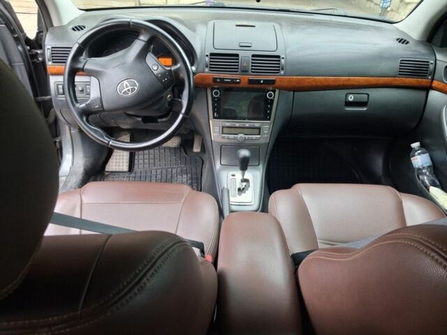 Сірий Тойота Авенсіс, об'ємом двигуна 2 л та пробігом 245 тис. км за 6200 $, фото 4 на Automoto.ua