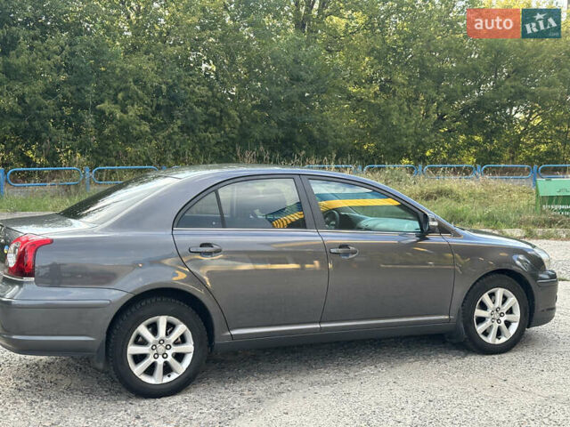 Серый Тойота Авенсис, объемом двигателя 2 л и пробегом 210 тыс. км за 6800 $, фото 4 на Automoto.ua