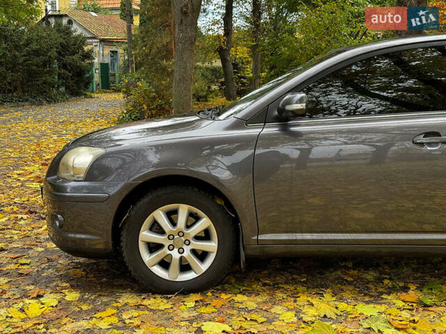 Серый Тойота Авенсис, объемом двигателя 2 л и пробегом 127 тыс. км за 7490 $, фото 9 на Automoto.ua
