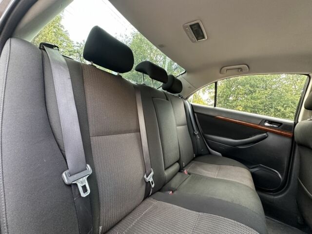 Серый Тойота Авенсис, объемом двигателя 2 л и пробегом 210 тыс. км за 6600 $, фото 9 на Automoto.ua