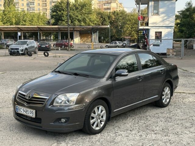Серый Тойота Авенсис, объемом двигателя 2 л и пробегом 210 тыс. км за 6600 $, фото 2 на Automoto.ua