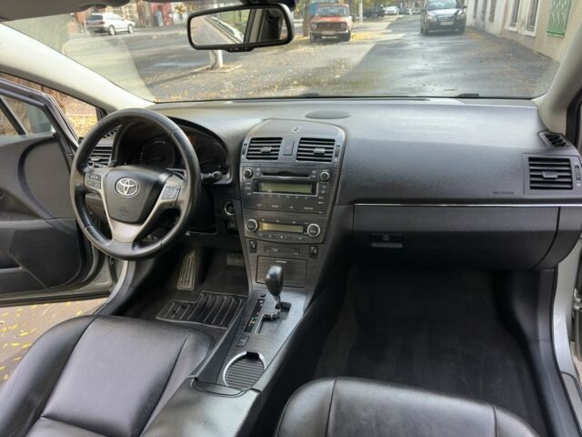 Серый Тойота Авенсис, объемом двигателя 2 л и пробегом 124 тыс. км за 10400 $, фото 12 на Automoto.ua