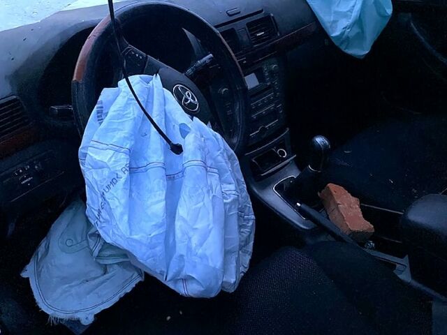 Серый Тойота Авенсис, объемом двигателя 1.8 л и пробегом 210 тыс. км за 2200 $, фото 11 на Automoto.ua