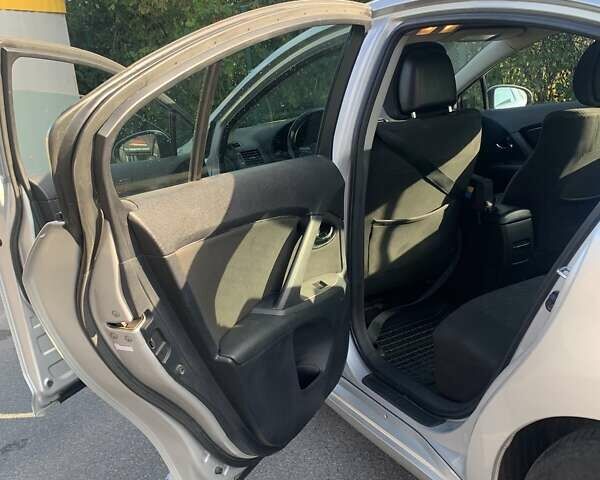 Серый Тойота Авенсис, объемом двигателя 1.8 л и пробегом 275 тыс. км за 7000 $, фото 9 на Automoto.ua
