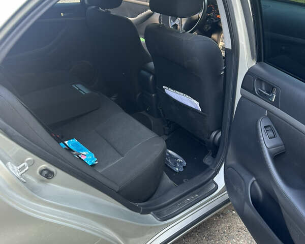 Серый Тойота Авенсис, объемом двигателя 1.79 л и пробегом 256 тыс. км за 7300 $, фото 9 на Automoto.ua
