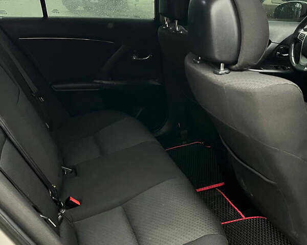 Серый Тойота Авенсис, объемом двигателя 1.99 л и пробегом 243 тыс. км за 7900 $, фото 9 на Automoto.ua