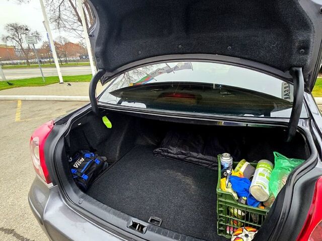 Серый Тойота Авенсис, объемом двигателя 1.8 л и пробегом 240 тыс. км за 8000 $, фото 7 на Automoto.ua