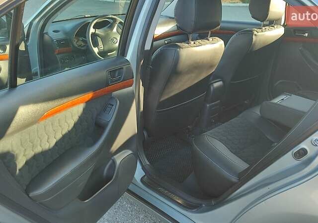 Сірий Тойота Авенсіс, об'ємом двигуна 1.8 л та пробігом 286 тис. км за 7000 $, фото 14 на Automoto.ua