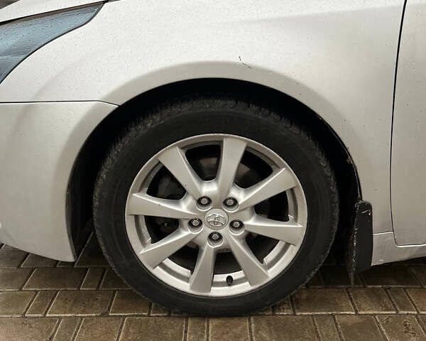 Серый Тойота Авенсис, объемом двигателя 1.99 л и пробегом 243 тыс. км за 7900 $, фото 5 на Automoto.ua