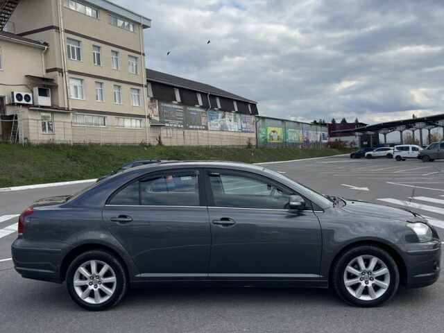 Серый Тойота Авенсис, объемом двигателя 1.8 л и пробегом 206 тыс. км за 5999 $, фото 4 на Automoto.ua
