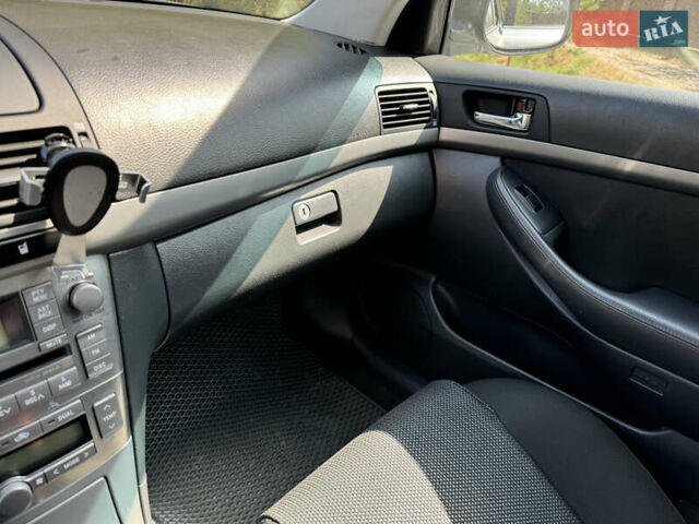 Серый Тойота Авенсис, объемом двигателя 1.79 л и пробегом 225 тыс. км за 7500 $, фото 25 на Automoto.ua