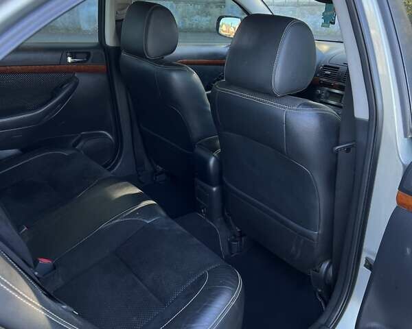 Серый Тойота Авенсис, объемом двигателя 1.79 л и пробегом 239 тыс. км за 6800 $, фото 14 на Automoto.ua