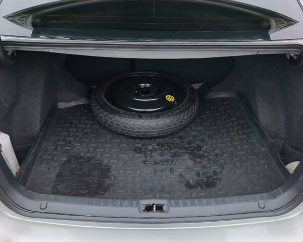 Серый Тойота Авенсис, объемом двигателя 1.79 л и пробегом 372 тыс. км за 6200 $, фото 9 на Automoto.ua