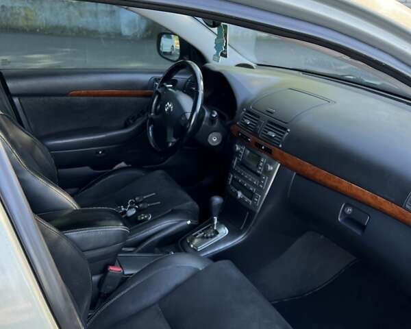 Серый Тойота Авенсис, объемом двигателя 1.79 л и пробегом 239 тыс. км за 6800 $, фото 11 на Automoto.ua