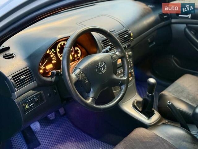 Серый Тойота Авенсис, объемом двигателя 1.6 л и пробегом 300 тыс. км за 5250 $, фото 22 на Automoto.ua