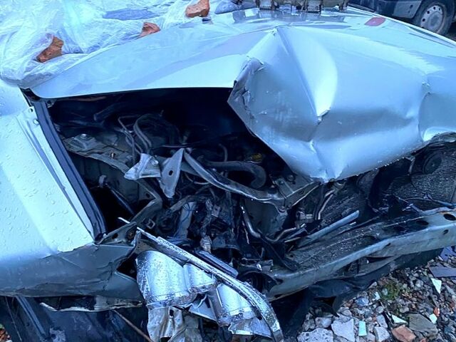 Серый Тойота Авенсис, объемом двигателя 1.8 л и пробегом 210 тыс. км за 2200 $, фото 2 на Automoto.ua