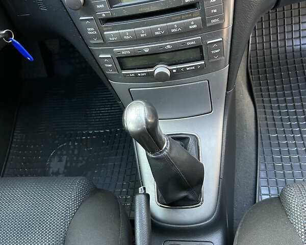 Серый Тойота Авенсис, объемом двигателя 2 л и пробегом 153 тыс. км за 8499 $, фото 12 на Automoto.ua