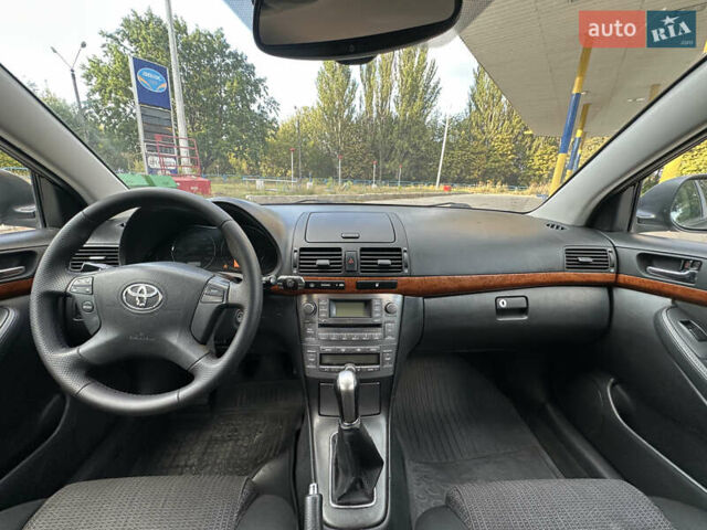 Серый Тойота Авенсис, объемом двигателя 2 л и пробегом 210 тыс. км за 6800 $, фото 15 на Automoto.ua