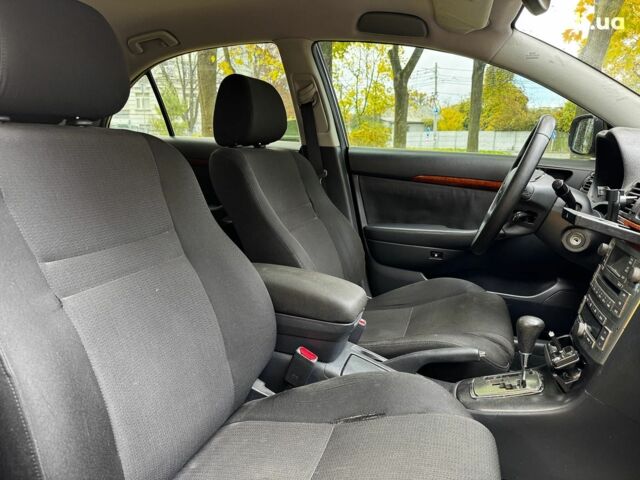 Серый Тойота Авенсис, объемом двигателя 2 л и пробегом 127 тыс. км за 7490 $, фото 21 на Automoto.ua